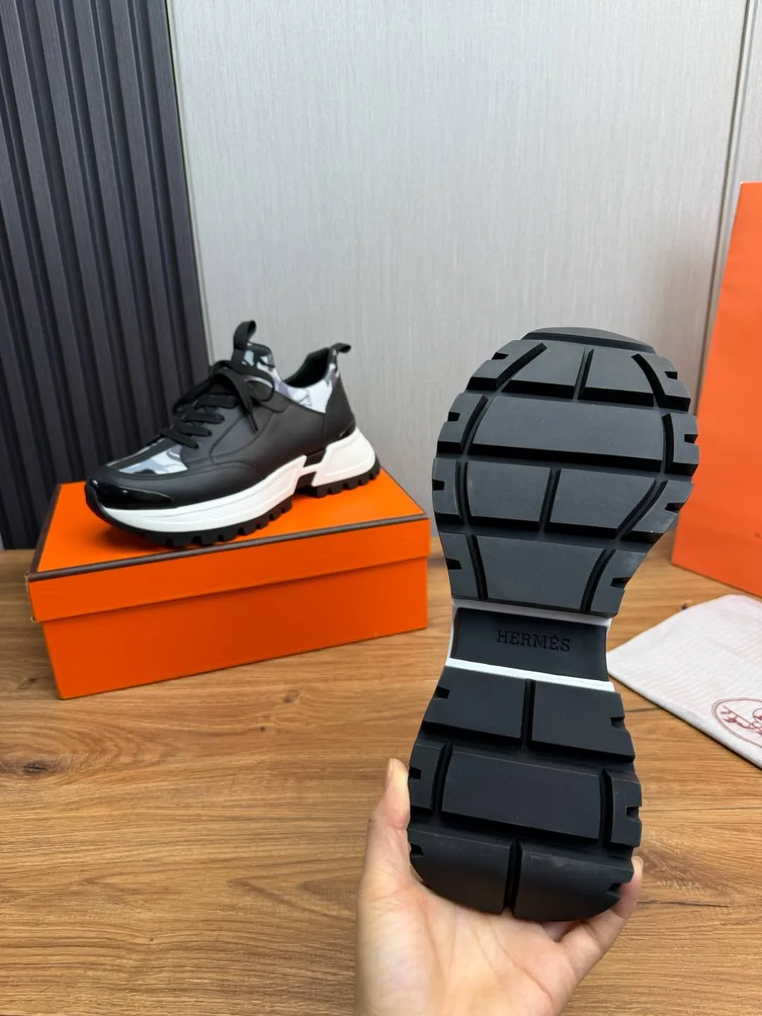 Men's men's shoes 💰780💰 HERMES/Hermès ** men's sports shoes The uppers are made of printed high-tech jersey fabric and calfskin sports shoes. The oversized sole features a geometric pattern and signature "H" detailing for an outdoor style. Black rubber sole, white rubber midsole, black and orange rubber inserts, tundra green lambskin insole, black high-tech canvas lining! Size: 39-40-41-42-43-44 (customized in 38.45)